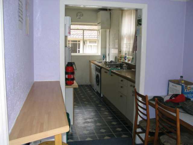 Bournemouth Backpackers Hostel Kitchen